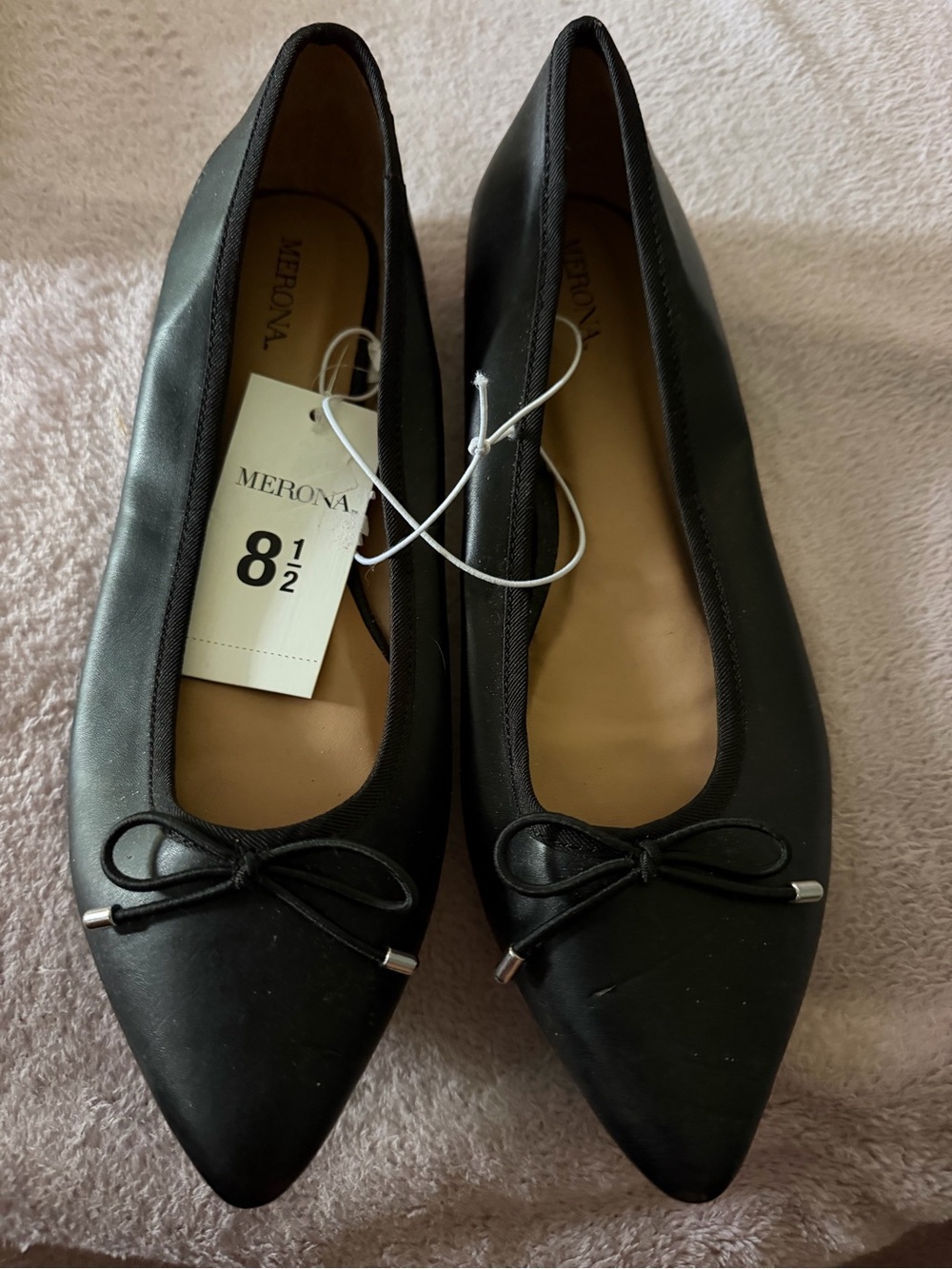 Merona Black Pointed Toe Flats with Bow Accent
8 1/2